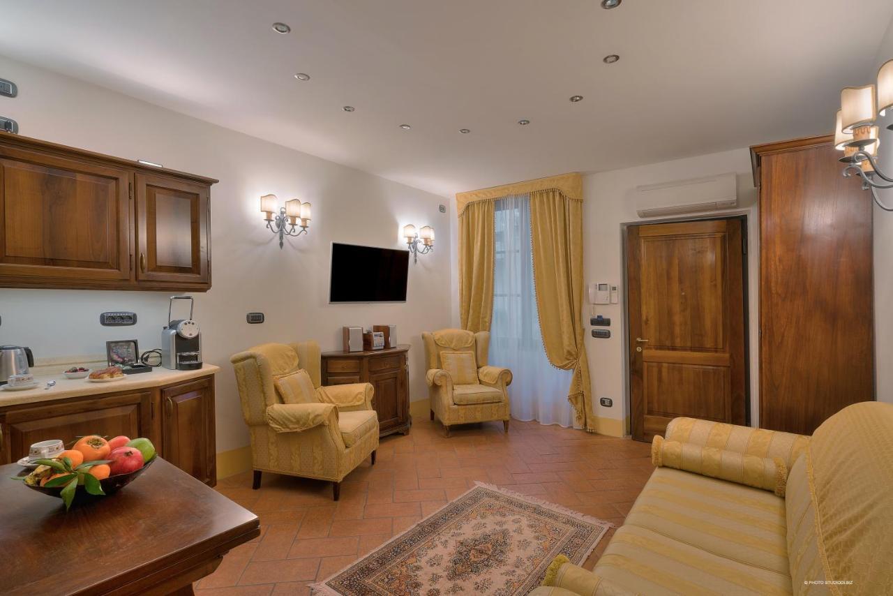 Apartahotel First Of 3*