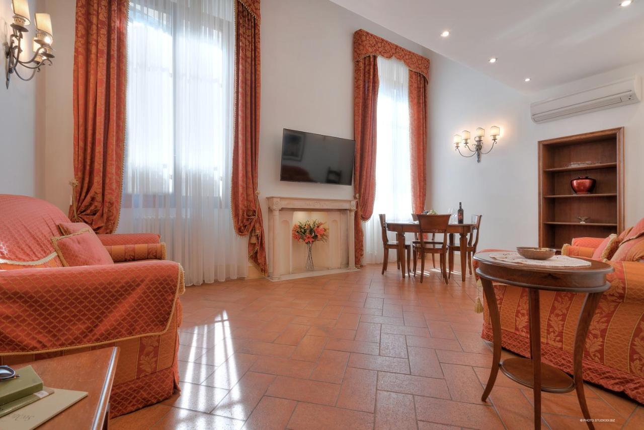 Apartahotel First Of Florencia