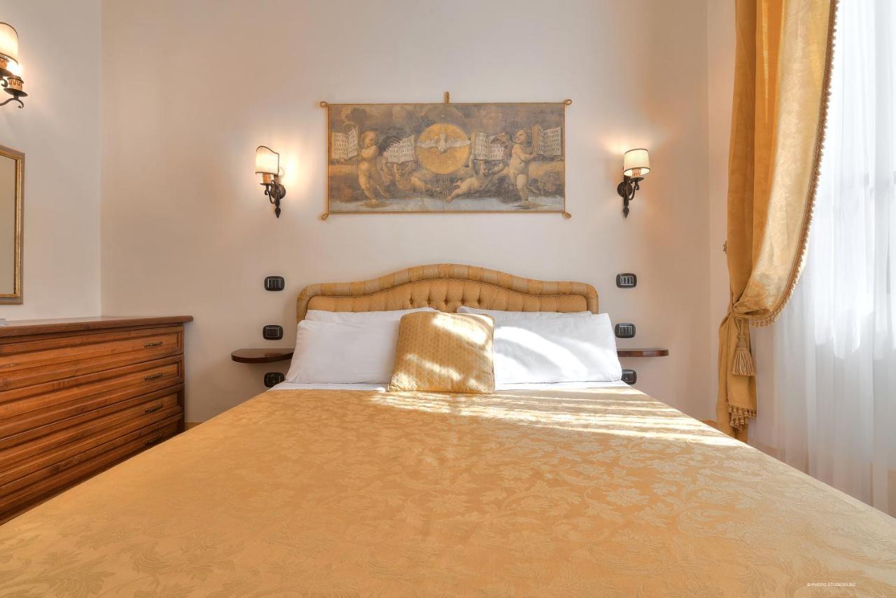 Apartahotel First Of 3*